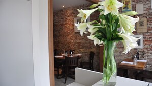 Check-in/check-out kiosk - Hotel Fossa (Amsterdam)