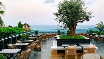 3 restauranter; serverer morgenmad