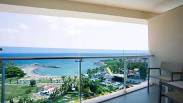 Standardværelse med 2 enkeltsenge - havudsigt | 1 soveværelse, premium-sengetøj, minibar, pengeskab på værelset