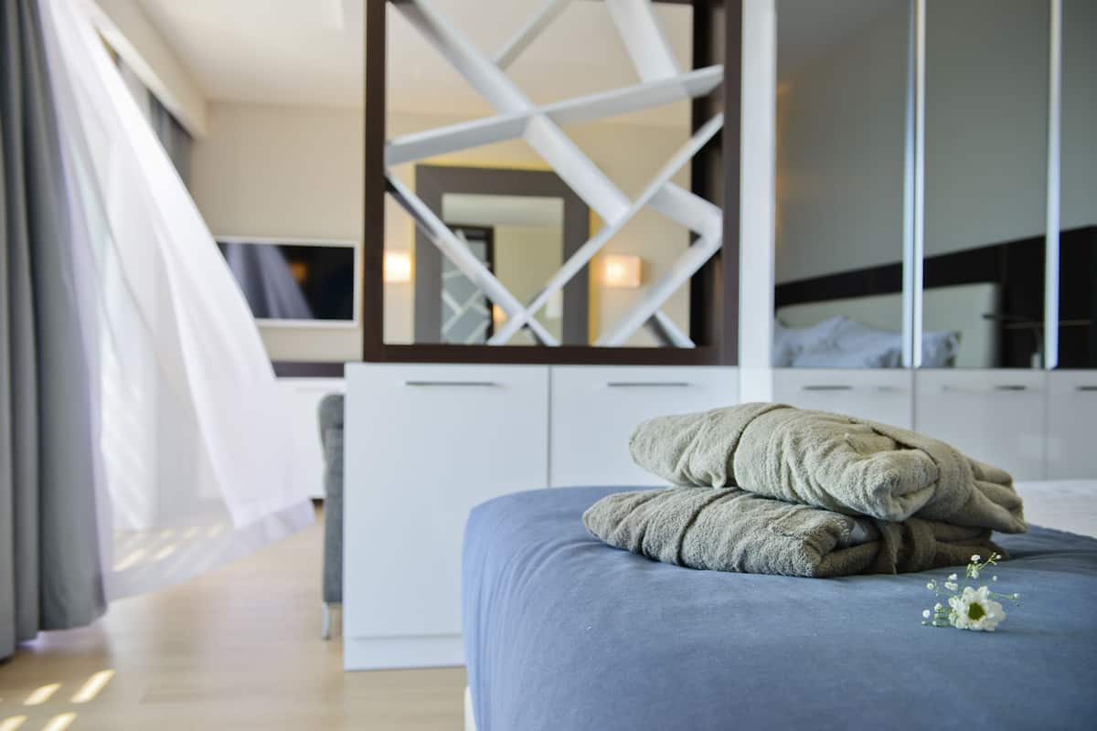 1 slaapkamer, luxe beddengoed, een minibar, een kluis op de kamer