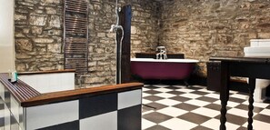 奢华村舍, 1 张特大床, 壁炉, 庭院景观 (Luxury Cottage) | 浴室 | 免费洗浴用品、吹风机、浴袍、拖鞋