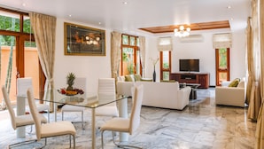Four-Bedroom Villa with Private Pool - Arabella Villa - Pattaya Holiday Villas (Pattaya)