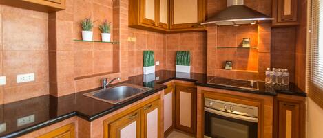 Deluxe Two-Bedroom Villa with Private Pool and Jacuzzi - Tortuga Villa | Peti besi dalam bilik, meja, langsir/tirai gelap terus