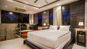 Deluxe Two-Bedroom Villa with Private Pool and Jacuzzi - Avoca Villa  - Pattaya Holiday Villas (Pattaya)