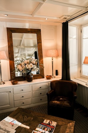 Siddeområde i lobbyen