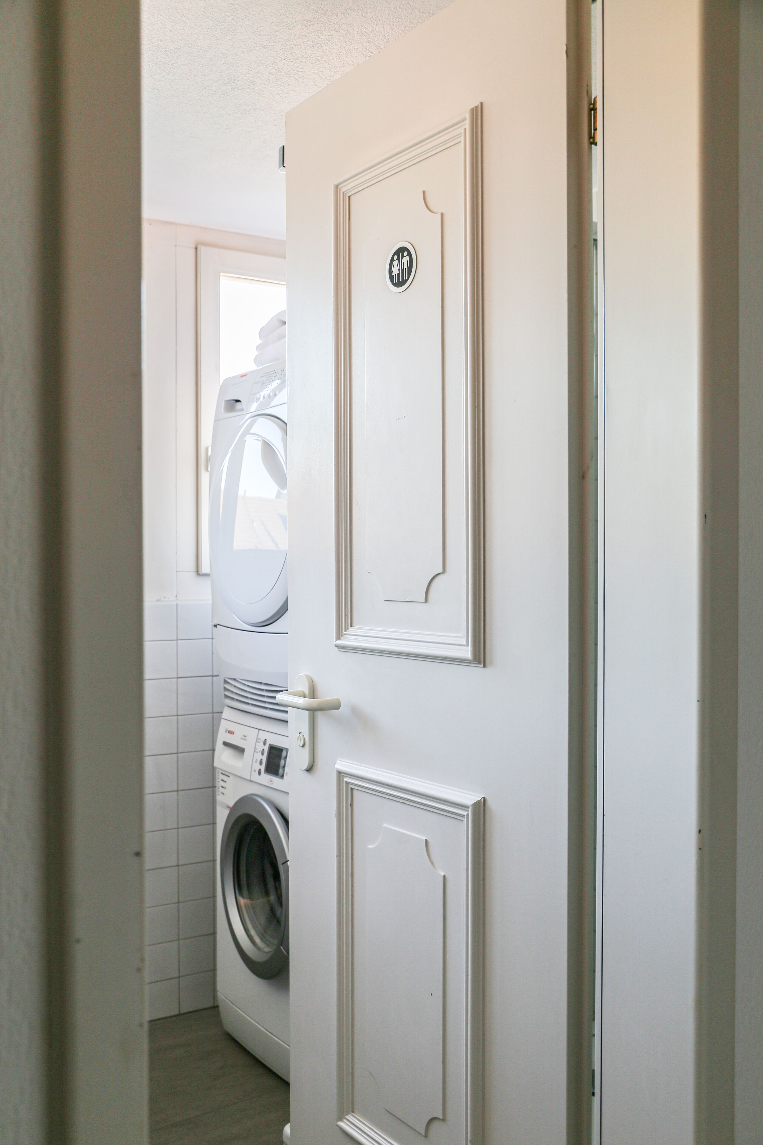 longstay room with shared bathroom | bathroom | combined shower/bathtub, free toiletries, hair dryer, towels