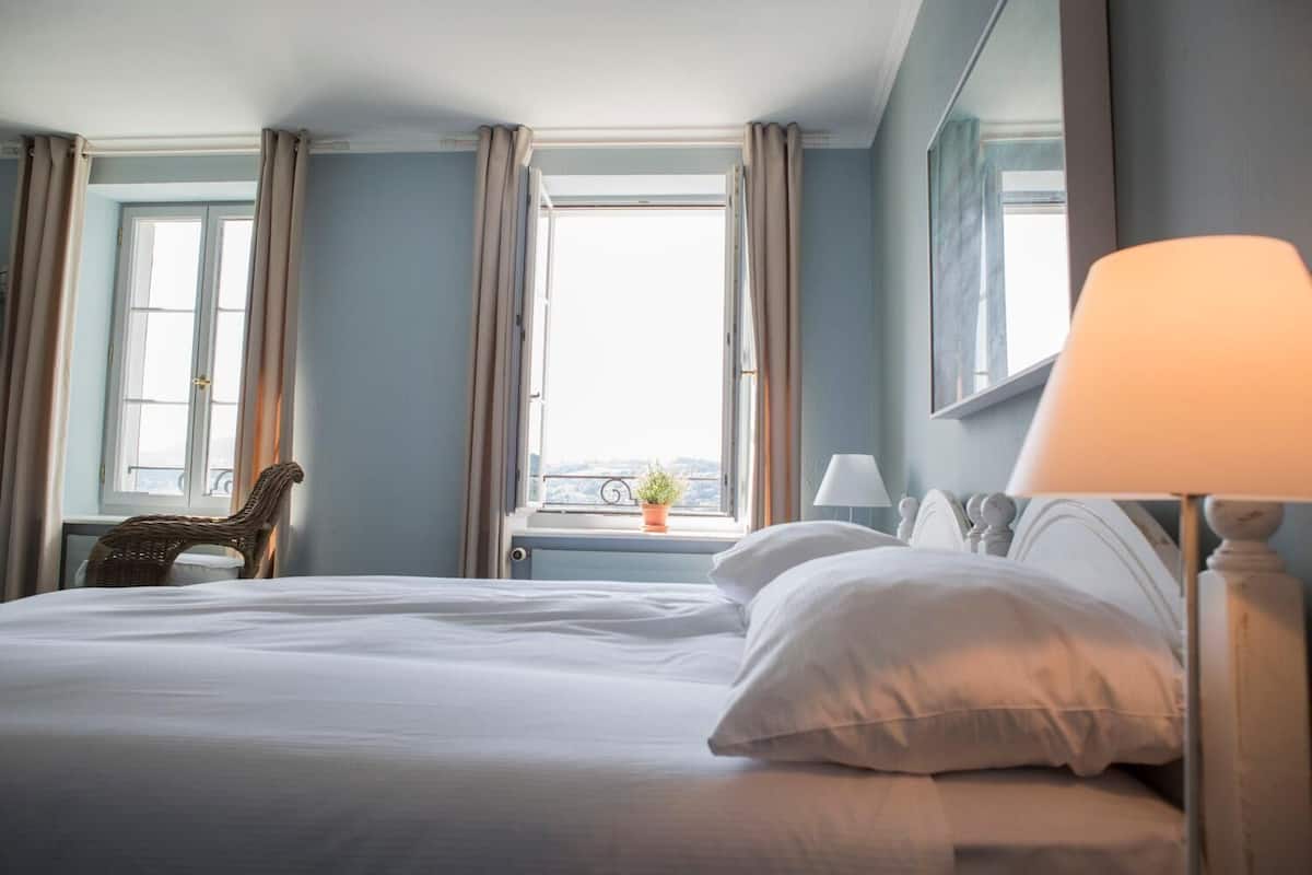 Double Room, Lake View | In-room safe, iron/ironing board, free cribs/infant beds, free WiFi