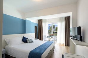 Superior Double or Twin Room, Lake View | Premium bedding, down duvets, pillow-top beds, minibar - Hotel Vischi (Domaso)