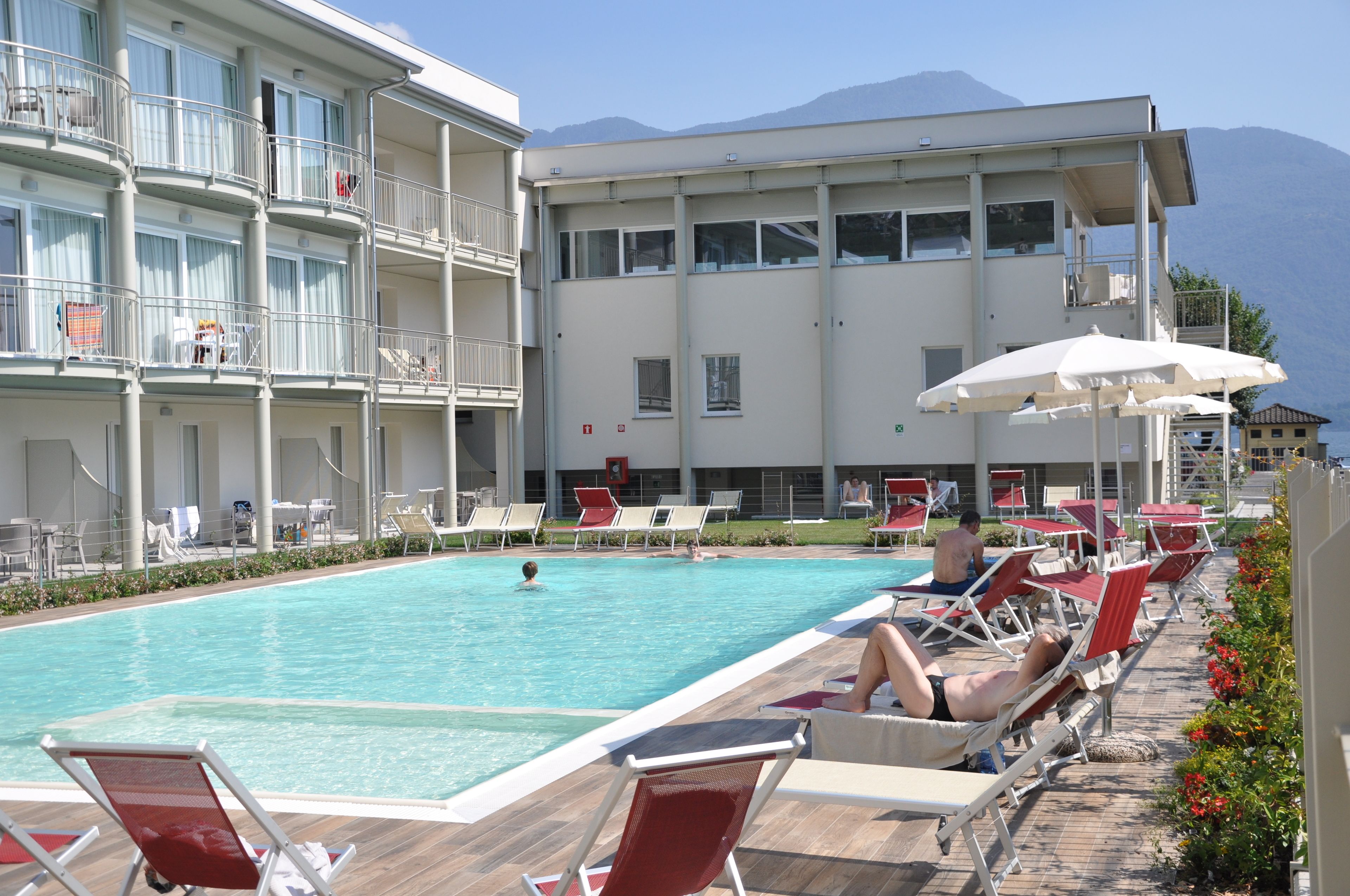 Outdoor pool, pool umbrellas, sun loungers
