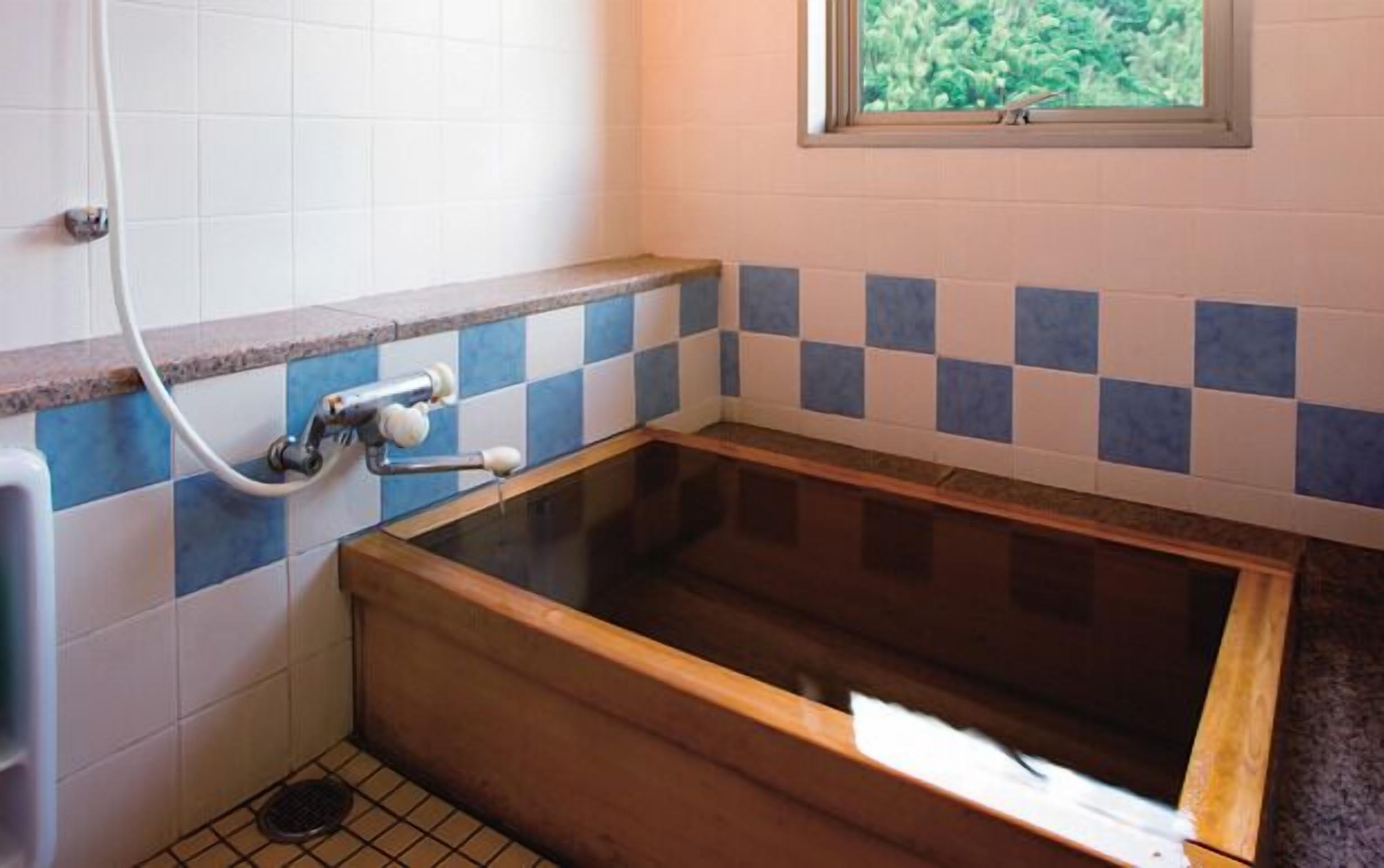 Đồ dùng nhà tắm miễn phí, máy sấy tóc, chậu vệ sinh/vòi rửa 