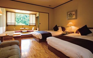 Habitación con 2 camas individuales (Tatami Area, Top Floor) | Caja fuerte y wifi gratis