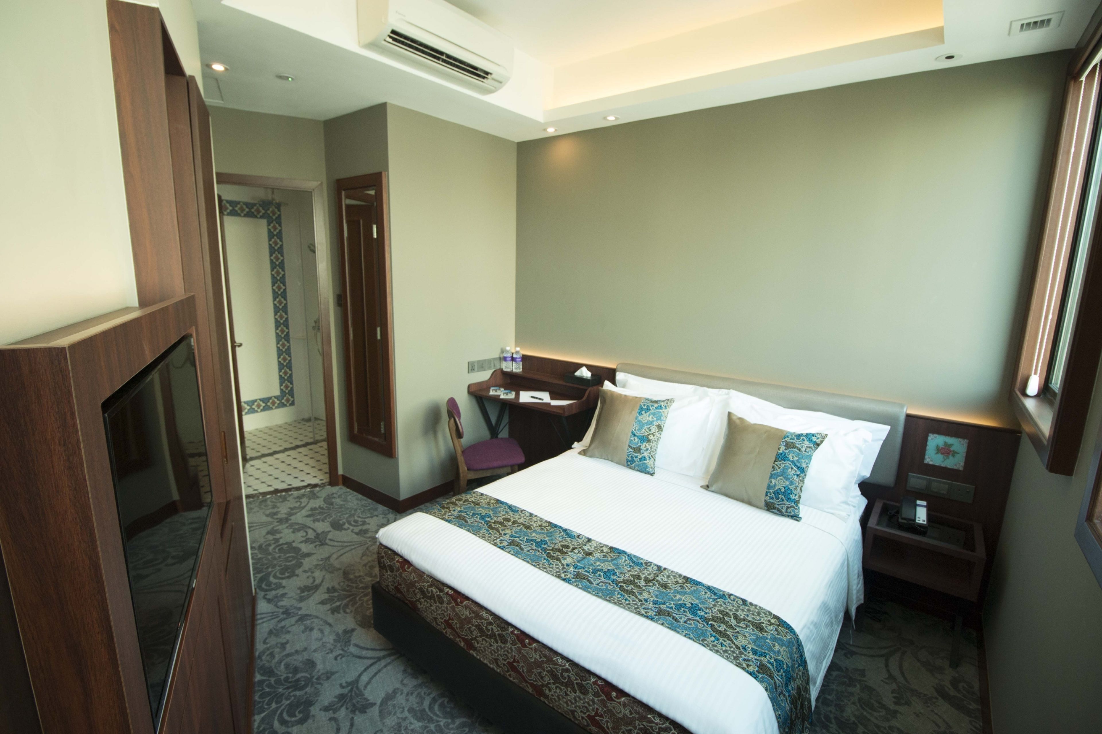 Deluxe Double or Twin Room | In-room safe, desk, iron/ironing board, free WiFi