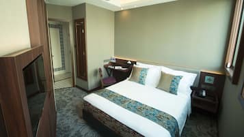 Habitación Deluxe con 1 cama matrimonial o 2 individuales | Caja de seguridad en la habitación y escritorio