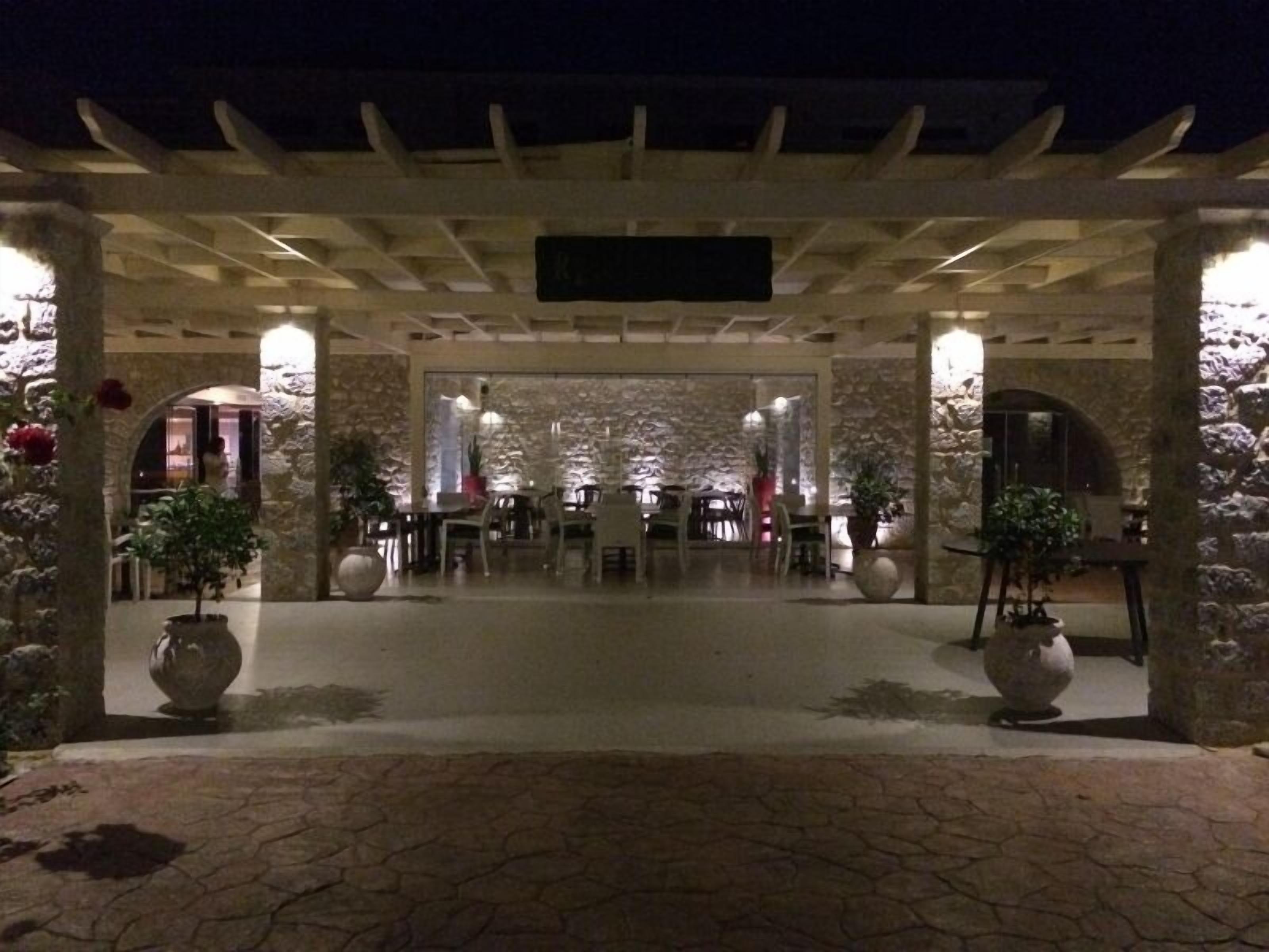 Breakfast, lunch and dinner served