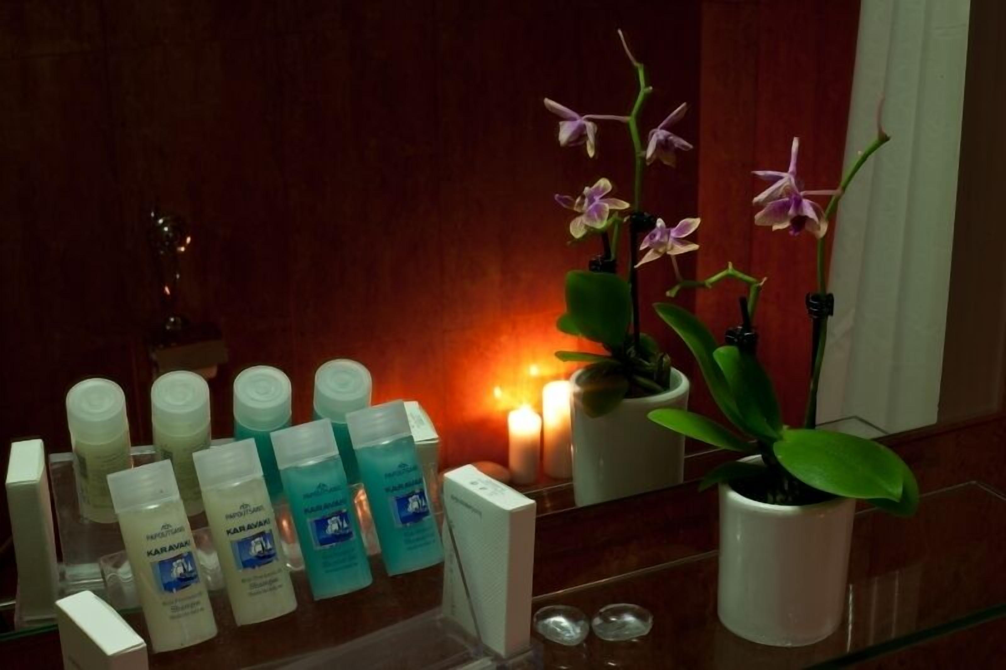 designer toiletries, hair dryer, towels