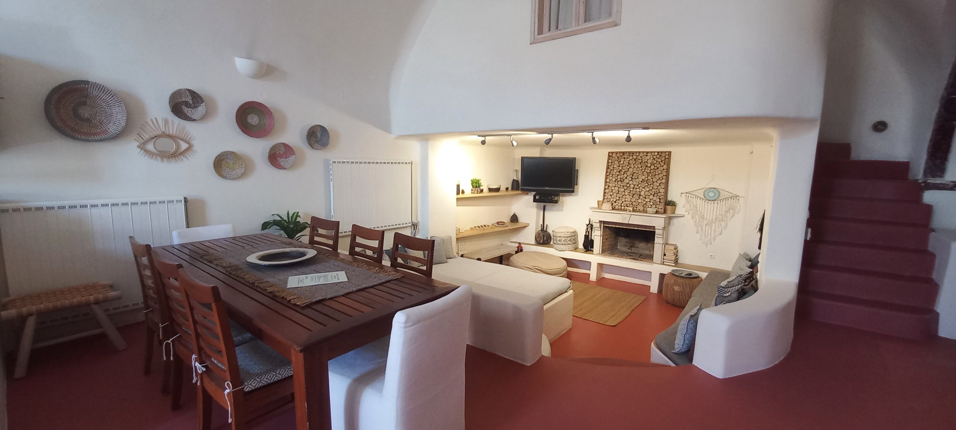 Vila, 4 quartos | Área de estar | TV de tela plana 50 polegadas com canais via satélite, TV, lareira