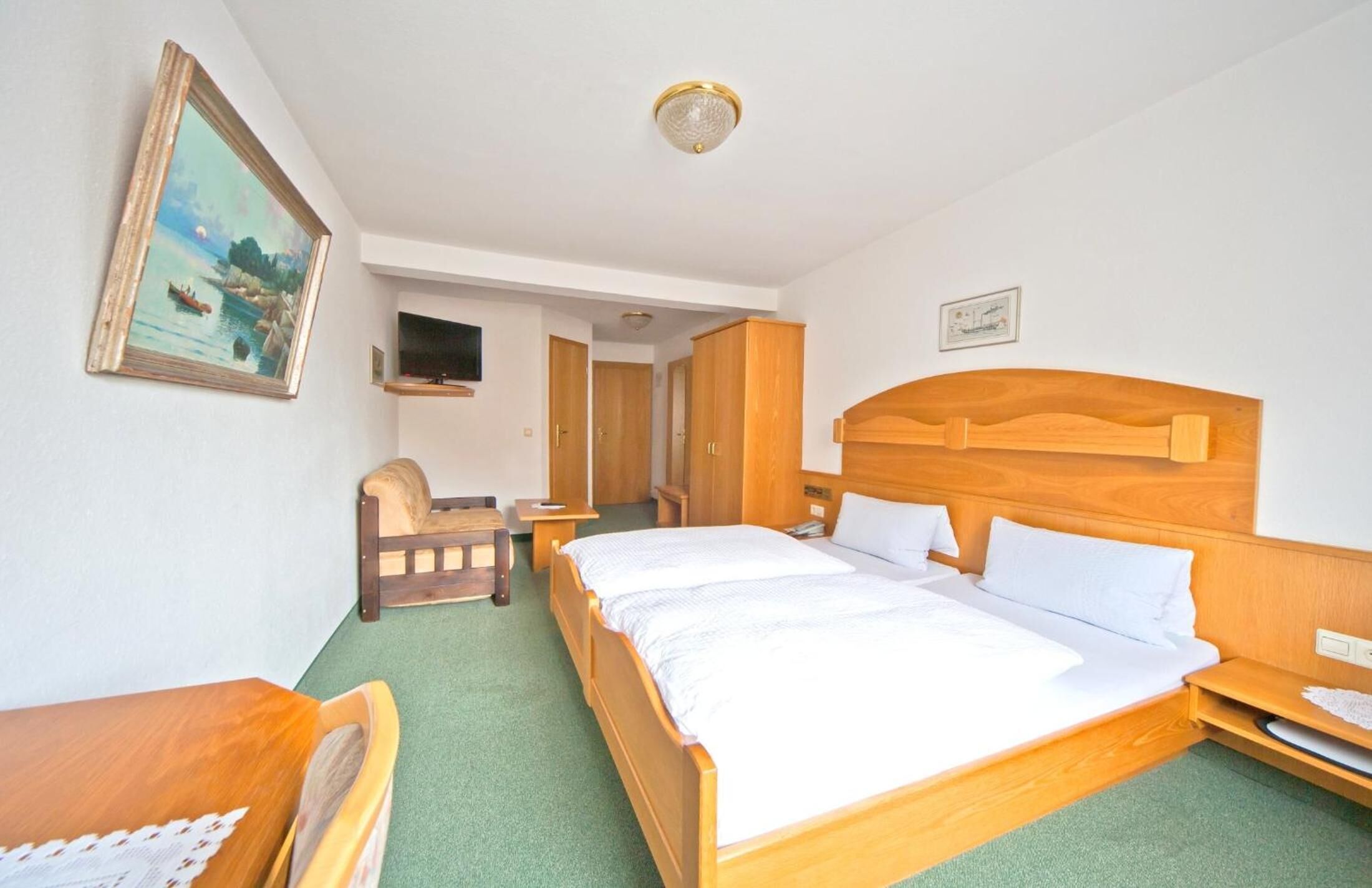 desk, soundproofing, free wifi