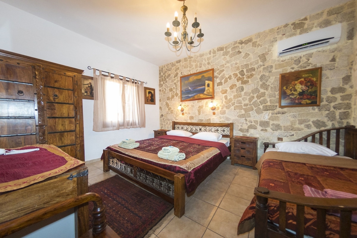 In-room safe, soundproofing, free WiFi