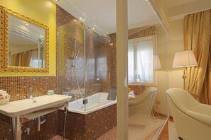 Douche, articles de toilette gratuits, serviettes fournies