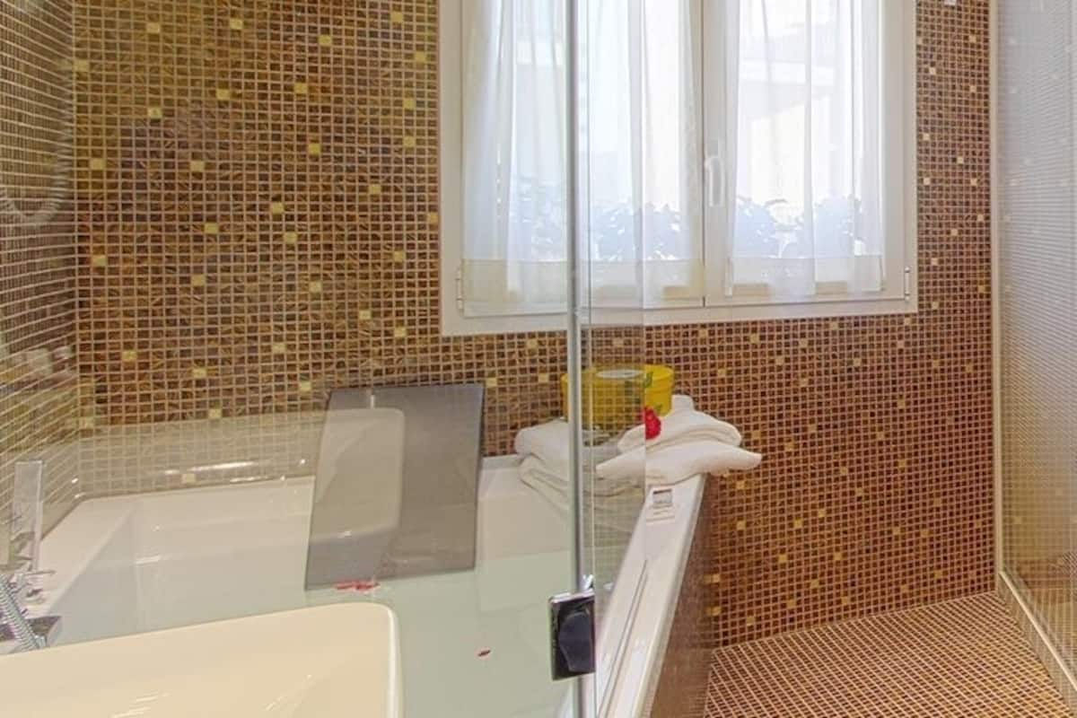 Suite junior | Ropa de cama de alta calidad y minibar