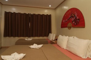 In-room safe, desk, free WiFi, bed sheets - Casa Rosario (Cebu City)