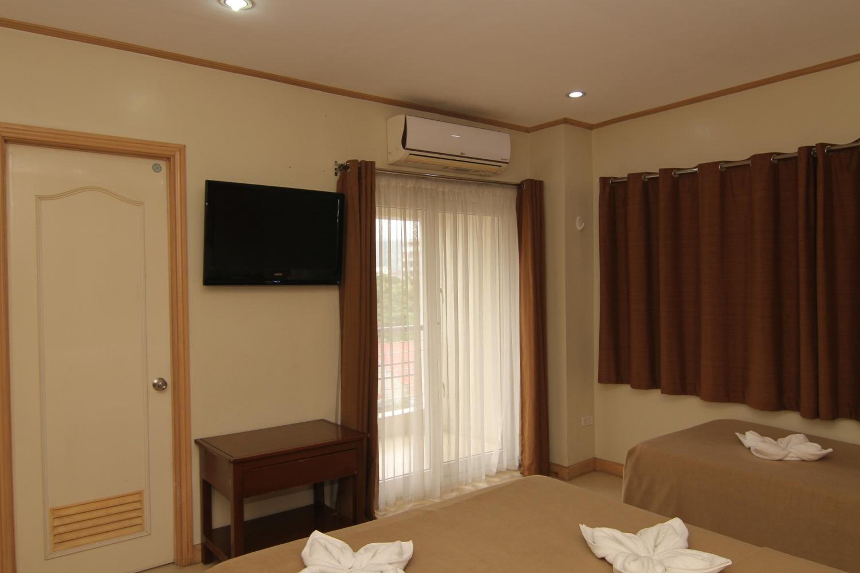 in-room safe, desk, free wifi, bed sheets