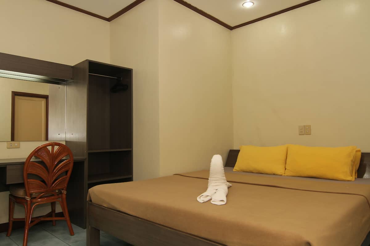 In-room safe, desk, free WiFi, bed sheets