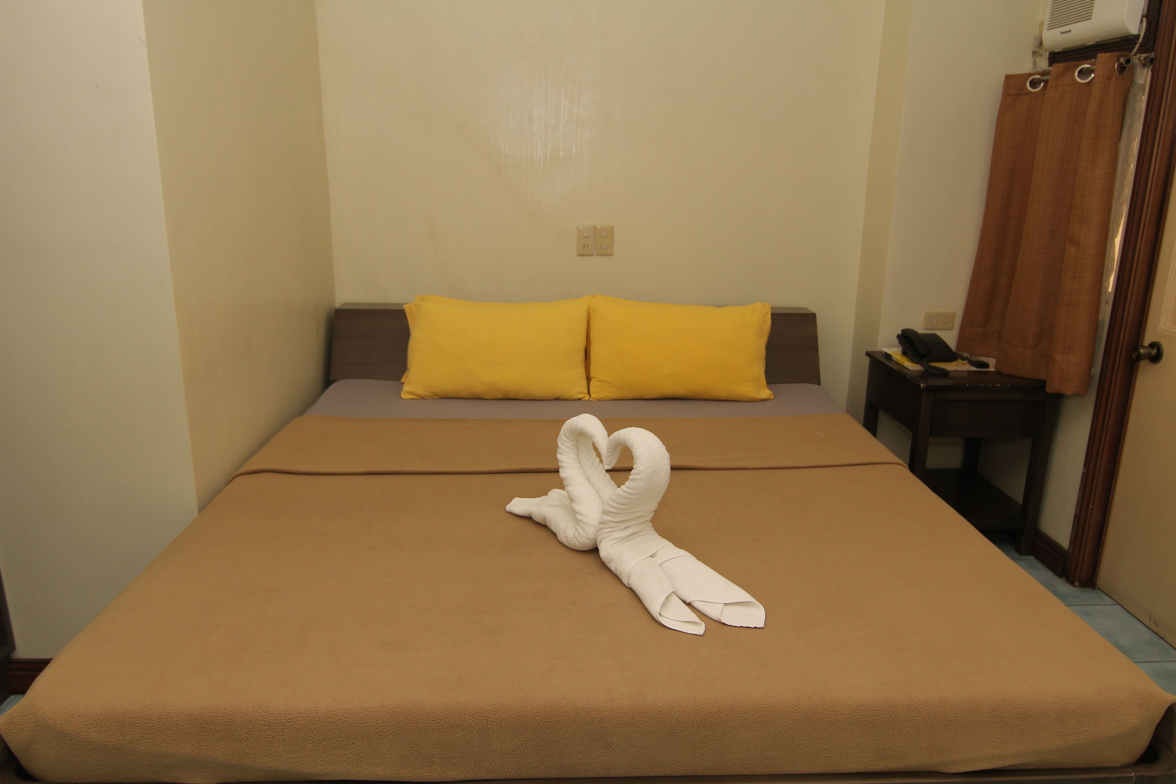 superior room | in-room safe, desk, free wifi, bed sheets