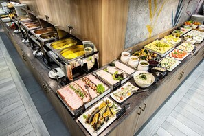 Daily buffet breakfast (PLN 60 per person) - Golden Tulip Krakow Kazimierz (Kraków)