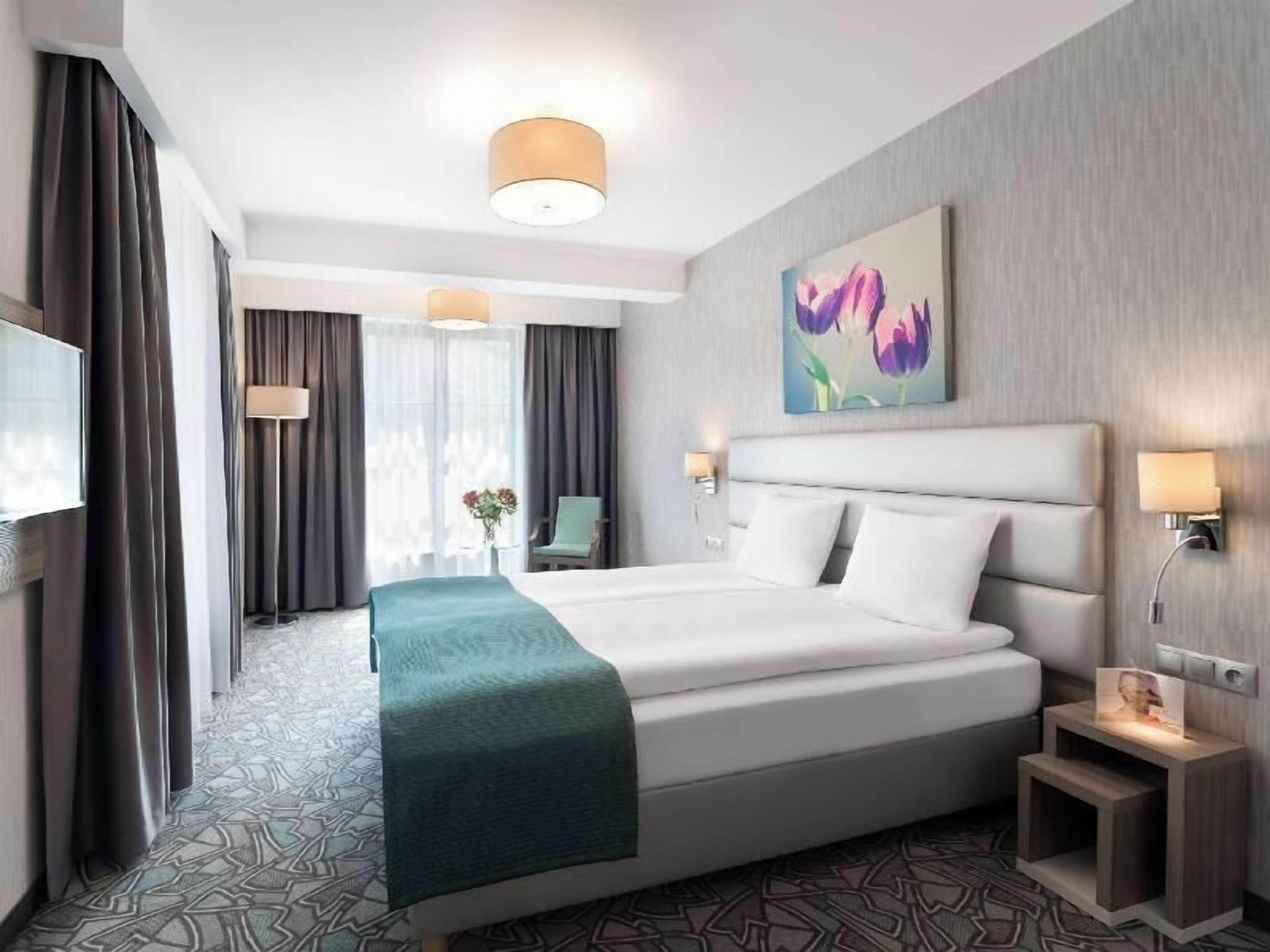 In-room safe, desk, soundproofing, free cribs/infant beds