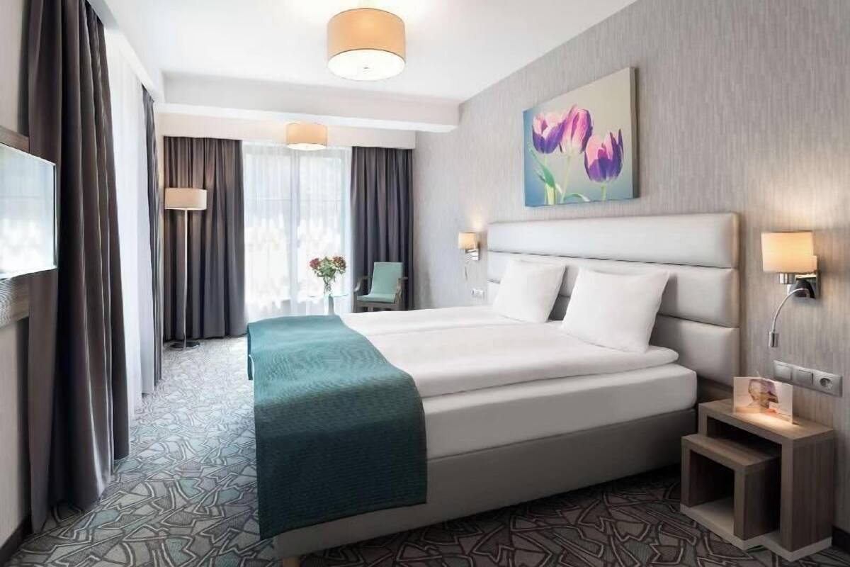 In-room safe, desk, soundproofing, free cribs/infant beds