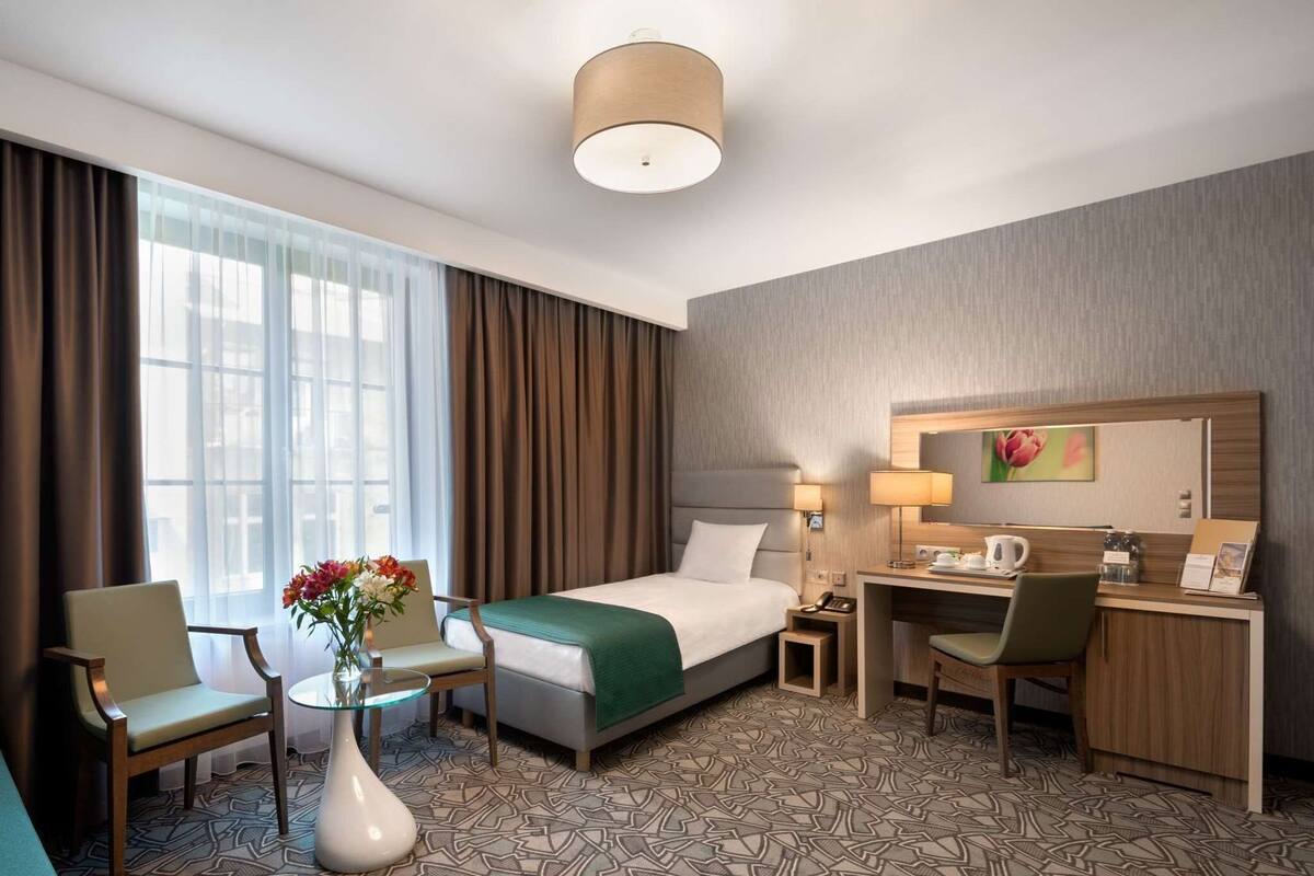 In-room safe, desk, soundproofing, free cribs/infant beds