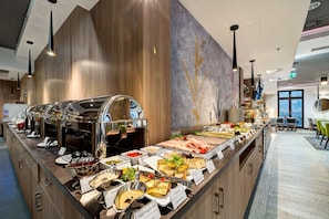 Daily buffet breakfast for a fee - Golden Tulip Krakow Kazimierz (Kraków)