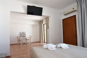 Economy Triple Room | Free WiFi - Marnin Apartments (Rhodes)