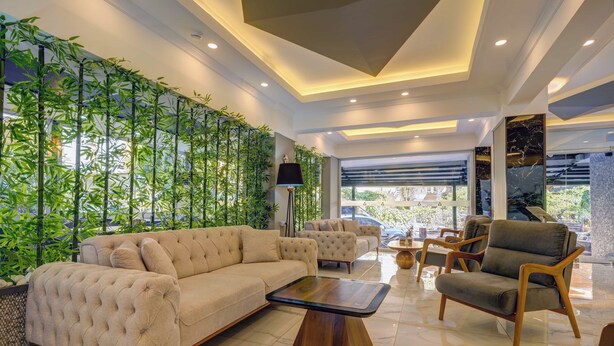 A modern lounge area with a sofa, armchairs, and a coffee table. - Miss Cleopatra Hotel (Alanya)