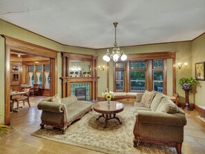 42-inch Smart TV with digital channels, Netflix, Hulu - Cartier Mansion B&B (Ludington)