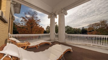 套房, 1 张特大床 | 阳台