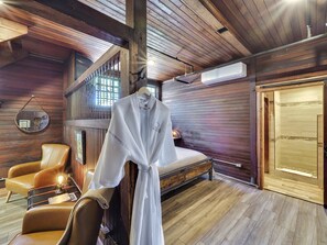 Luxury Room, 1 King Bed (Stable Suite) | 1 bedroom, Egyptian cotton sheets, premium bedding