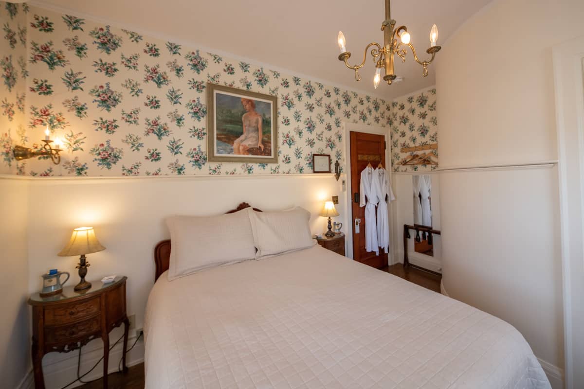 The Round Room | Egyptian cotton sheets, premium bedding, individually decorated