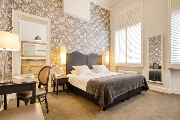 Habitación ejecutiva | Ropa de cama de alta calidad y caja de seguridad en la habitación 