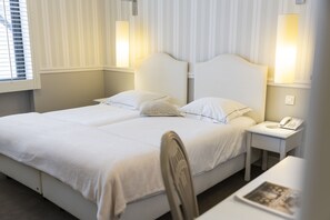 Habitación superior con 2 camas individuales | Ropa de cama de alta calidad y caja de seguridad en la habitación 