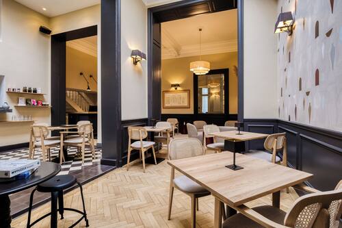 Bar-salon dans le hall