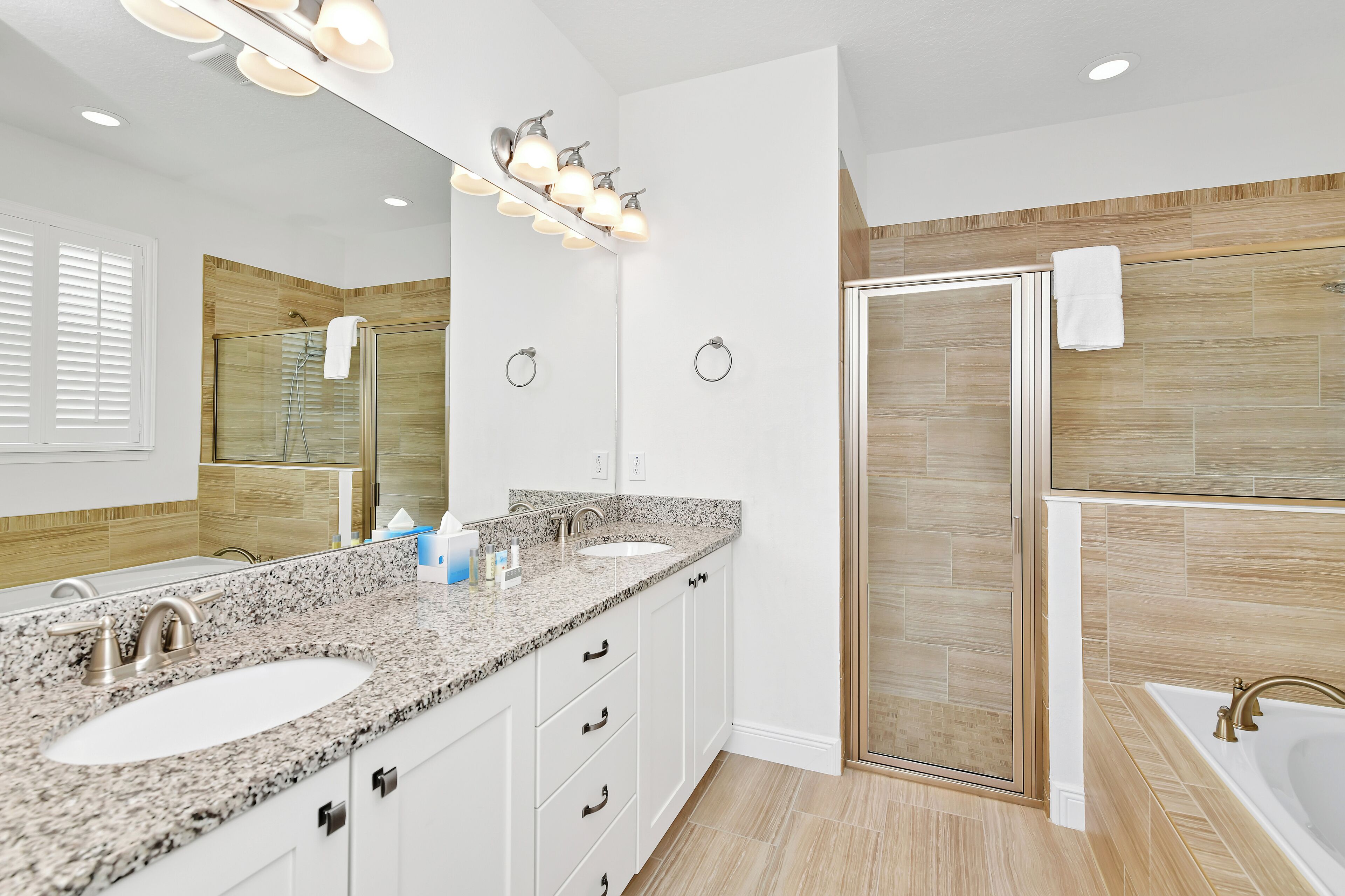 luxury house, 6 bedrooms, private pool (eastside) | bathroom | hair dryer, towels, soap, shampoo