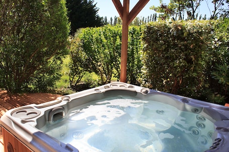 Couples treatment rooms, sauna, hot tub, steam room, Turkish bath