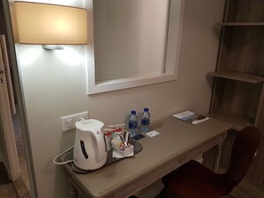 Standard Double Room | Premium bedding, individually decorated, individually furnished - Hôtel Au Bon Coin (Biarritz)