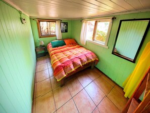 Free WiFi, bed sheets - Hostal La Maison (Pucón)