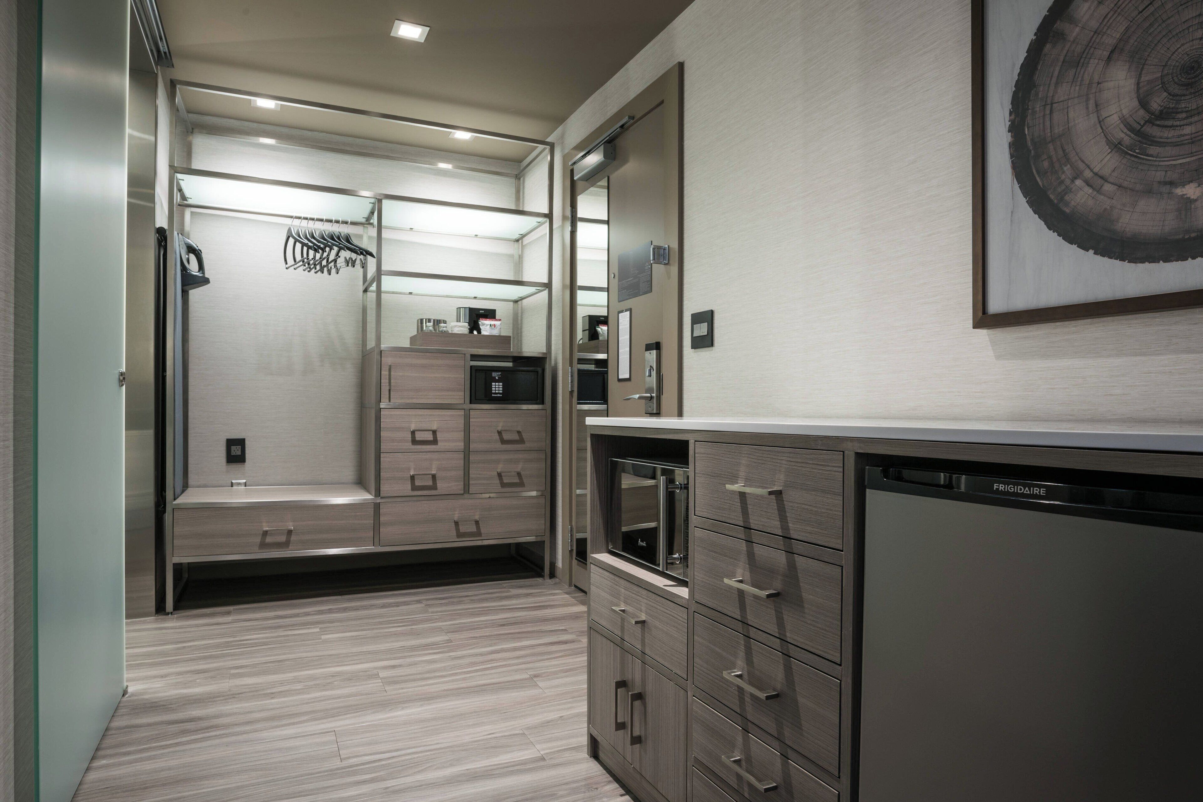 1 bedroom, egyptian cotton sheets, premium bedding, memory-foam beds