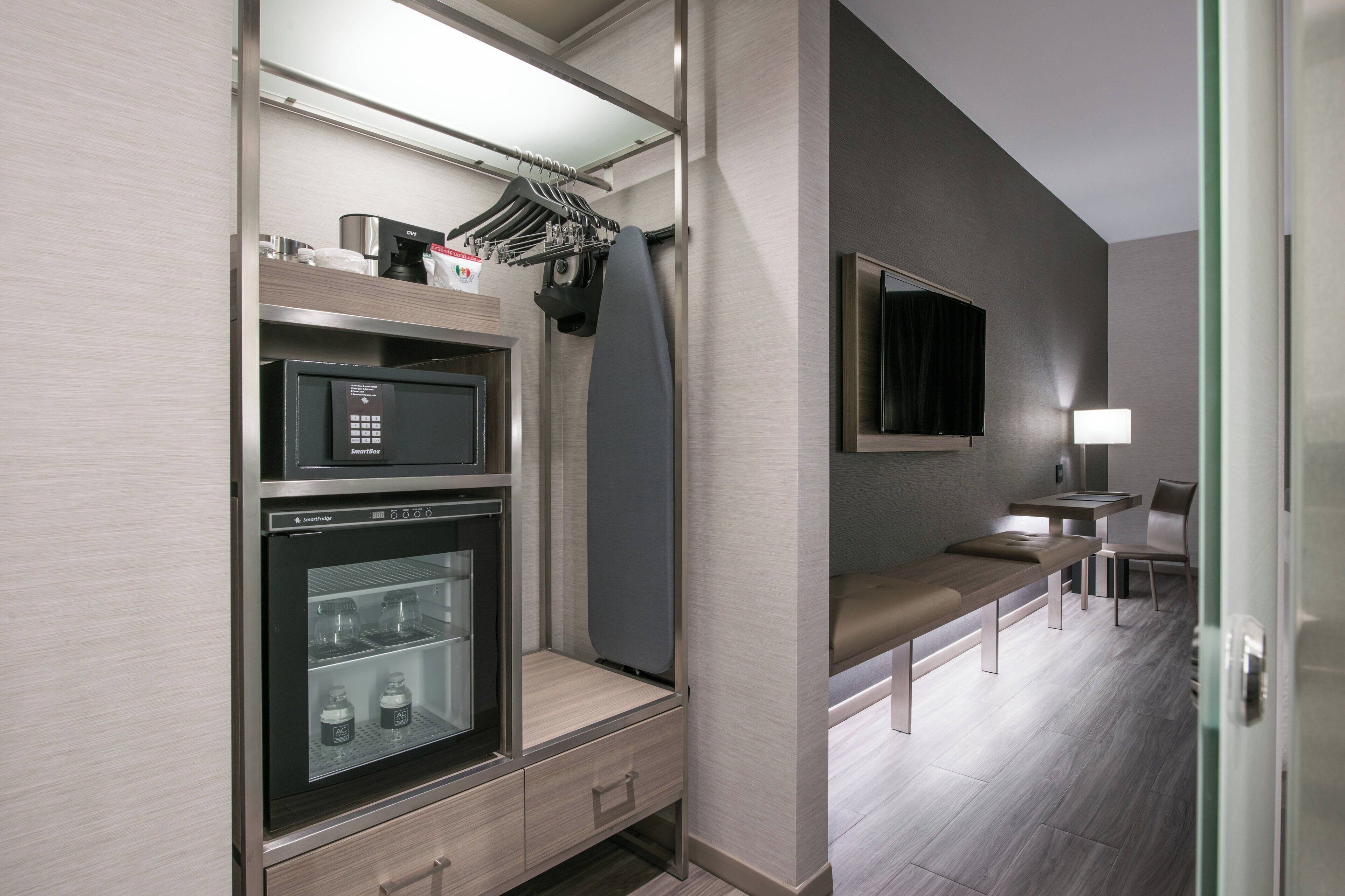 1 bedroom, egyptian cotton sheets, premium bedding, memory-foam beds