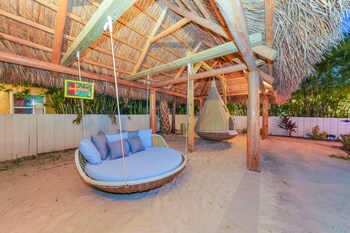 Property grounds at Siesta Key Palms Resort