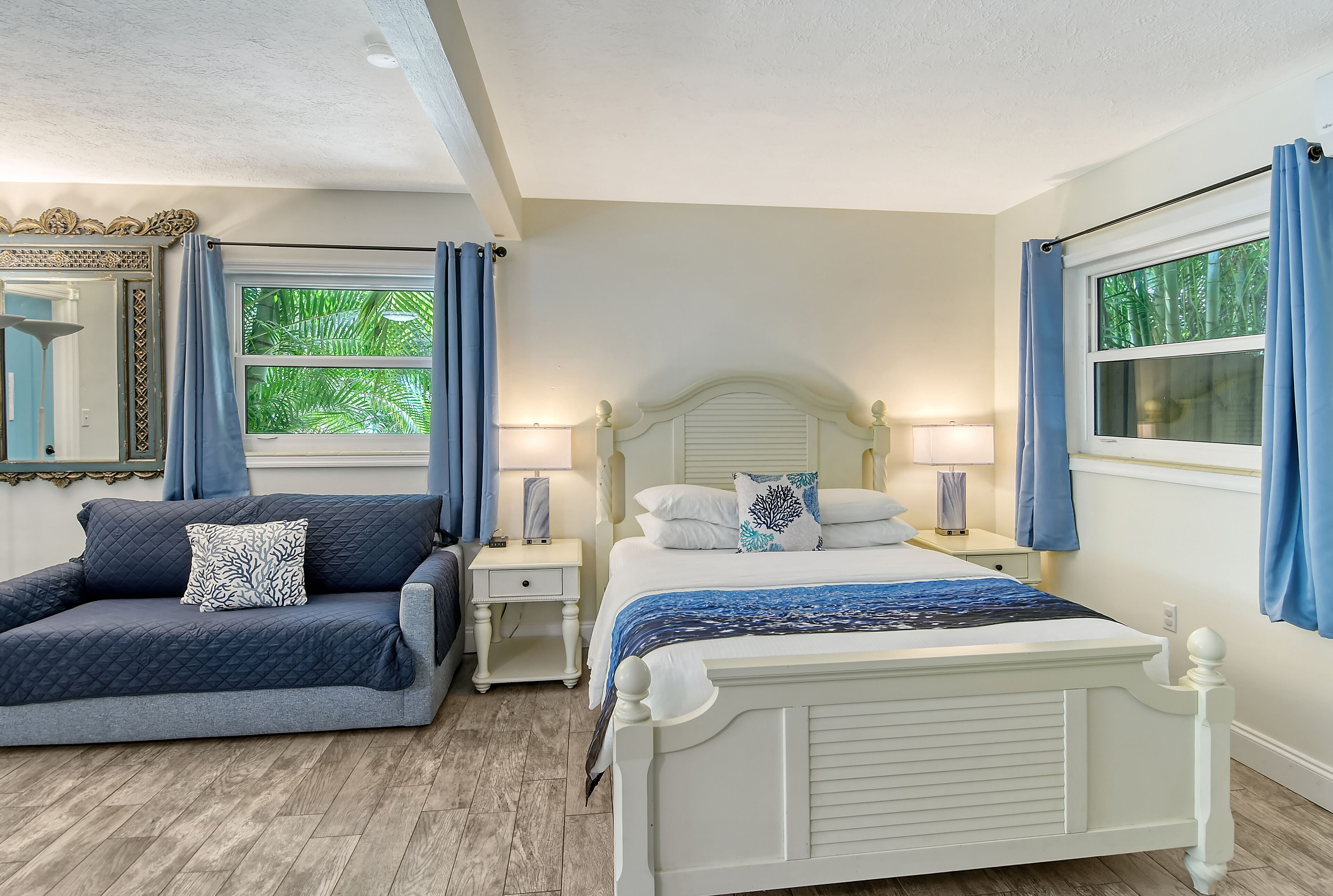 Siesta Suite (1 Queen Bed and 1 Sofabed) | Premium bedding, pillowtop beds, in-room safe, individually decorated